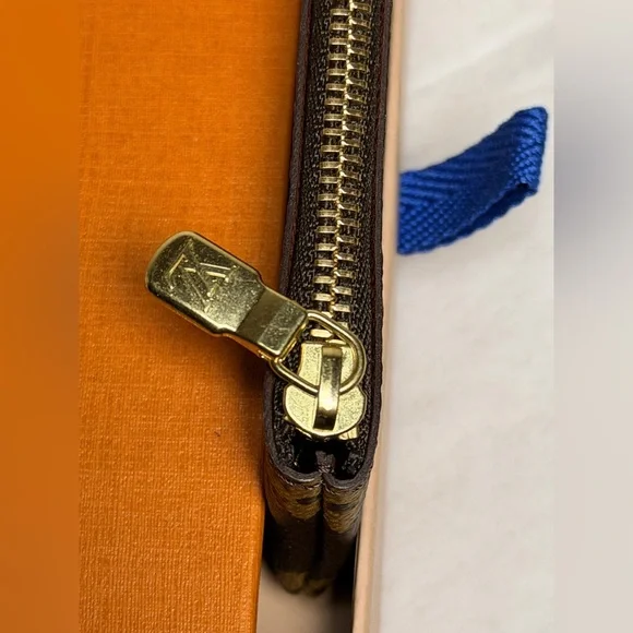 Louis Vuitton Monogram Key Pouch - Picture 15 of 16